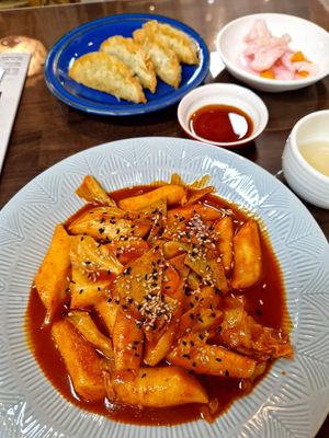Tteokbokki and crispy dumplings😋 at Oh Se Gae Hyang - 오세계향 in Seoul