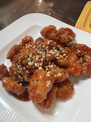 Sweet and sour fried chicken  at Oh Se Gae Hyang - 오세계향 in Seoul