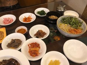 2019 - Bibimbap and side dishes at Oh Se Gae Hyang - 오세계향 in Seoul