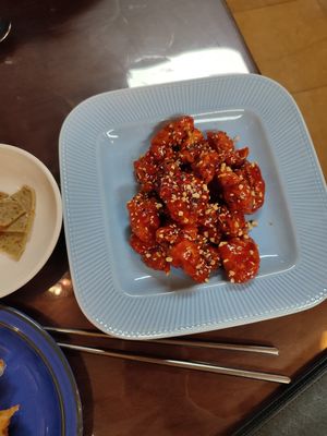 Sweet and spicy chicken at Oh Se Gae Hyang - 오세계향 in Seoul