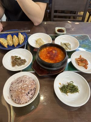 Tofu jjigae and mandu   at Oh Se Gae Hyang - 오세계향 in Seoul