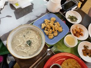 Deulkkae kalguksu and fried chicken  at Oh Se Gae Hyang - 오세계향 in Seoul