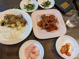 Beef bulgogi, KFC and free banchan (side dishes) at Oh Se Gae Hyang - 오세계향 in Seoul