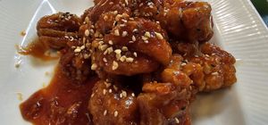 Sweet and sour chicken at Oh Se Gae Hyang - 오세계향 in Seoul