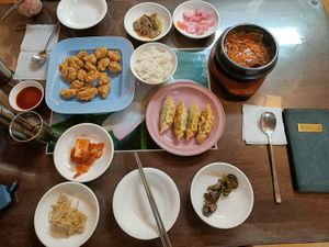 Vegan chicken mild, dumplings and beef stew at Oh Se Gae Hyang - 오세계향 in Seoul