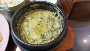 Outer leaves with sesame and soybean paste at Oh Se Gae Hyang - 오세계향 in Seoul