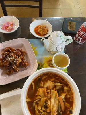 Kimchi soup ( spicy) and side dishes  at Oh Se Gae Hyang - 오세계향 in Seoul