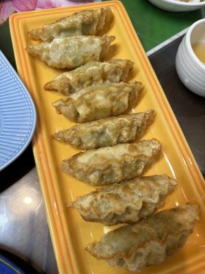 BUSSIN VEGGIE DUMPLINGS  at Oh Se Gae Hyang - 오세계향 in Seoul