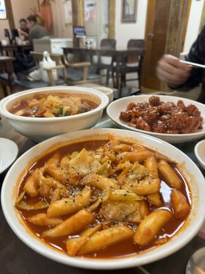 Tteok-bokki, spicy noodle soup, sweet and spicy fried chicken   at Oh Se Gae Hyang - 오세계향 in Seoul