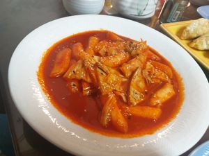 Tteokbokki 5/10 I'm not a big fan of when they put the "fish cake" in tasted slightly like spaghetti hoops which isn't what I want to eat at Oh Se Gae Hyang - 오세계향 in Seoul