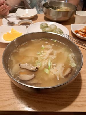 Hand-pulled Dough Soup at Oh Se Gae Hyang - 오세계향 in Seoul