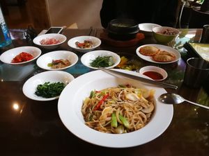 Fried noodles, dumplings and side dishes at Oh Se Gae Hyang - 오세계향 in Seoul