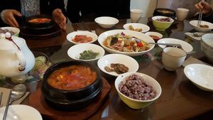 Vegan feast at Oh Se Gae Hyang - 오세계향 in Seoul
