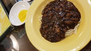 Jjajangmyun savory and delicious! Cones with sweet pickled radish at Oh Se Gae Hyang - 오세계향 in Seoul