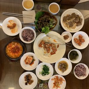 The whole spread at Oh Se Gae Hyang - 오세계향 in Seoul