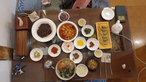 Main dishes at Oh Se Gae Hyang - 오세계향 in Seoul