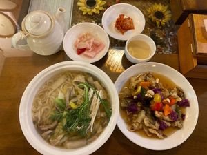 Mains and free sides and tea at Oh Se Gae Hyang - 오세계향 in Seoul