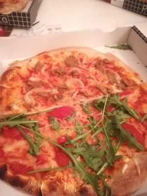 Pizza Vöner und Pizza Rucola at Pizzeria Nero in Bielefeld