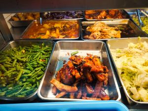 Dishes at Wan Fu Shi Jie 萬佛世界 in Central Singapore