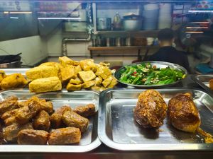 Tauhu at Wan Fu Shi Jie 萬佛世界 in Central Singapore