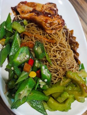 $3 bee hoon and kuey tiao plus 3 dishes at Wan Fu Shi Jie 萬佛世界 in Central Singapore