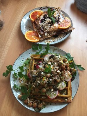 „Avocado Thrill“ & „Kissing By The Train“  at Aureen Green in Berlin