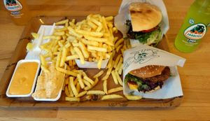 Walnutburger (Walnootburger), Crispy-Cheeseburger, Large Fries (Frieten).  at De Frietketel in Ghent