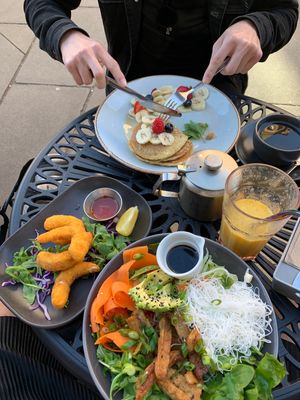 Shrimps, Asian bowl and pancakes at Seeds for the Soul in Edinburgh