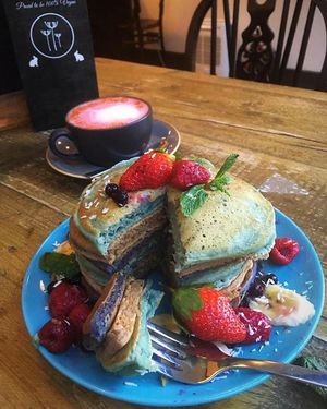 Super Food unicorn pancakes and super latte (Beetroot) at Seeds for the Soul in Edinburgh