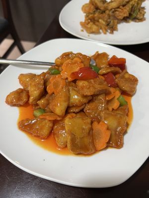 vegan chicken in sweet and sour sauce  at Pato Beikin in Valencia