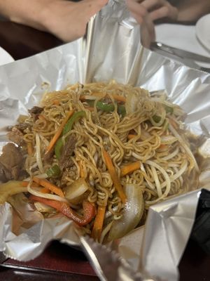 sizzling noodles  at Pato Beikin in Valencia