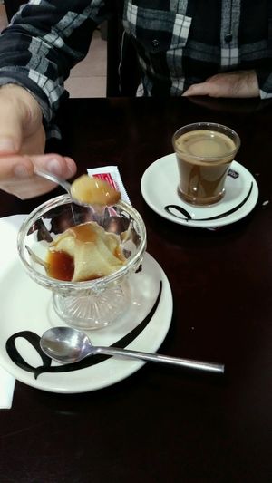 vegan flan & coffee with soymilk at Pato Beikin in Valencia