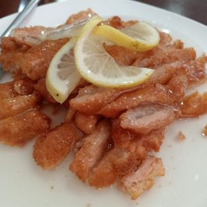 No pollo al limón vegano at Pato Beikin in Valencia