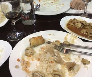 wish i did a better pic, chicken with mrooms and sauce, rice and spring roll at Pato Beikin in Valencia