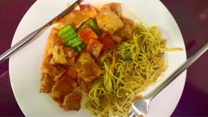 Sweet & sour chicken and curry rice noodles at Pato Beikin in Valencia