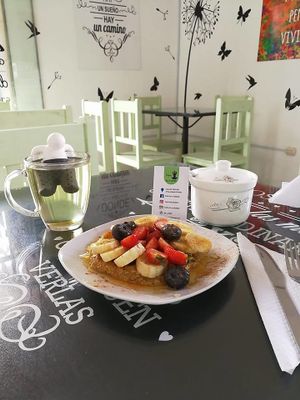DESAYUNO SALUDABLE PANCAKE DE AVENA Y CANELA ACOMPAÑADO DE FRUTAS ESTACIÓN, ACOMPÁÑALO CON INFUSIÓN JUGO O CAFÉ   S/.10.00 at Yeah Rico y Saludable in Arequipa