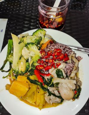 Brown rice with veggies, sweet & sour pineapple curry and mushrooms. at T&I Tien Sin in Pattaya