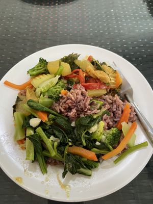 Breakfast buffet today 😁 All vegan and delicious! The lady who works here is so nice and cooks everything herself! Pop in if you are in Jontiem, Pattaya 🫶🏻  at T&I Tien Sin in Pattaya