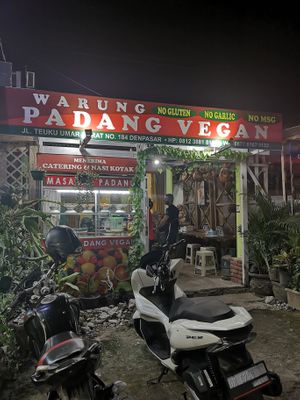 Outside at Padang Vegan in Padangsambian