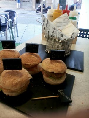 6 tiny Burger and croquets at Veggie Burger in Vigo