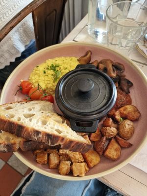 Vegan brekkie plate at STHLM Brunch Club in Stockholm