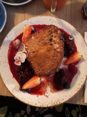 Vegan French toast at STHLM Brunch Club in Stockholm