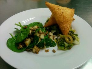 triangoli di sfoglia su letto di scarola con olive e capperi at Naturangolo di Alessandro Mandelli in Osnago