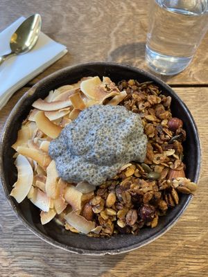 Vegan smoothie bowl 🌱  at Bowl Market in Copenhagen