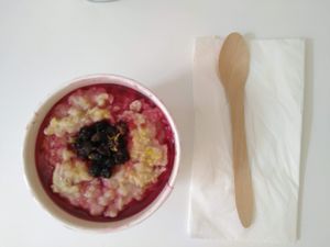 Blueberry and lemon explosion (as take-away) at Bowl Market in Copenhagen