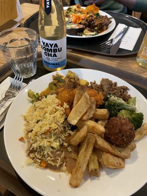 Kombucha and a vegan options plate from the buffet  at Spirit in Rotterdam