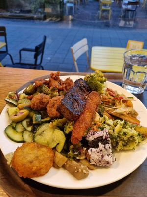 A lot of food and all vegan at Spirit in Rotterdam