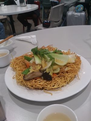 Crispy Egg Noodles With Stir Fry Vegetables at Hoa Nghiem Vegie Hut in Springvale