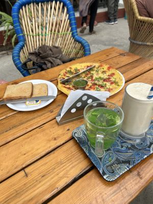 Vegan chilla (chickpea ”pancake”), toast, Tulsi Tea and a smoothie with peanut butter   at Ira's Kitchen & Tea Room in Rishikesh