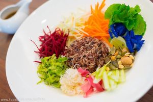 Tonklar Facai Thai Rice and Herb Salad

Quantitatively delicious (for 1 pax): Energy 409 kcal | Fat 14 g (Saturated Fat 3 g, Cholesterol 0 g) | Carbohydrate 66 g (Fibre 7 g, Sugar 8 g) | Protein 10 g | Sodium 373 mg

Qualitatively enjoyable: Benjakrayathip Grain Germinated Brown Rice is a good source of gamma-aminobutyric acid or GABA, which possesses anxiolytic properties. Essential oils found in lemon grass and torch ginger flower can alleviate abdominal distension that might be caused by the intake of fibre-rich foods. This dish is high in dietary fibre, and its sodium content is lower than that of ordinary Southern Thai Rice and Herb Salad which contains approximately 1,700 mg of sodium.

136 THB at Tonklar Facai - Siriraj in Bangkok